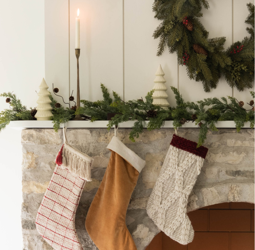 Holiday mantle